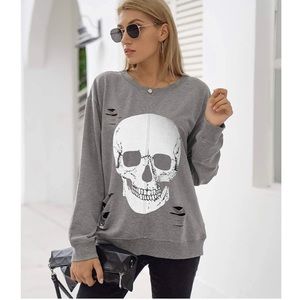 NWOT Gray Skull Graphic